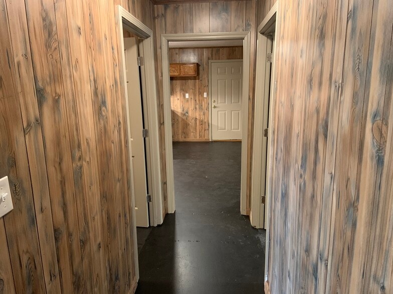 Building Photo - 614 N 13th Ave