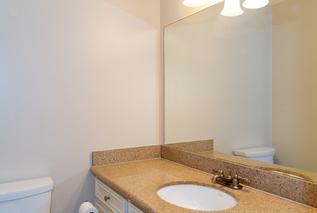 Building Photo - 1704 Crystal Hills Dr