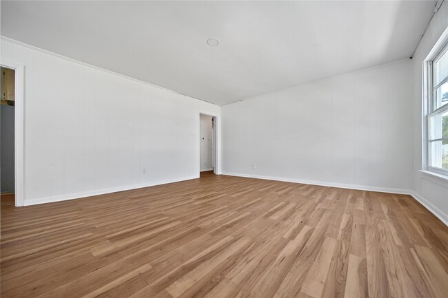 Building Photo - 504 N Magnolia Dr