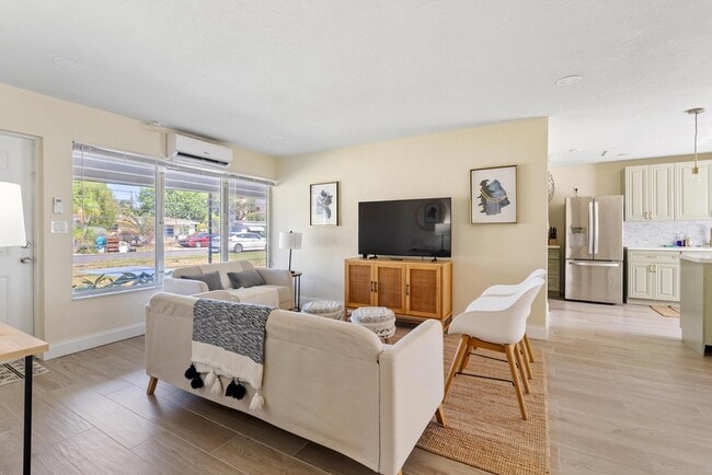 Building Photo - 20 NE 17th Ave