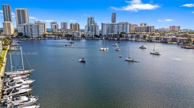 Building Photo - 2200 Diana Dr