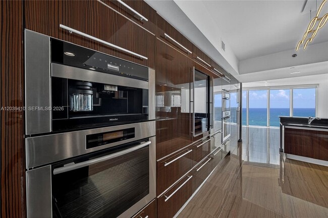 Building Photo - 2711 S Ocean Dr