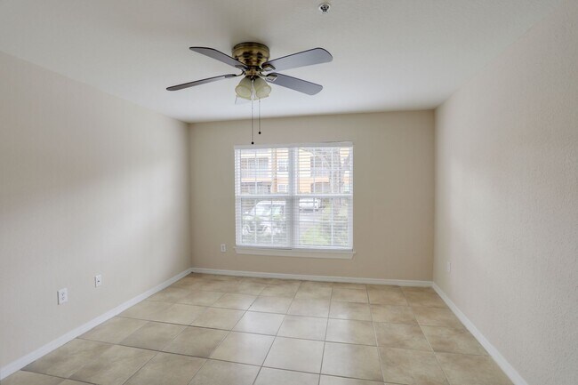 Building Photo - 5455 Vineland Rd
