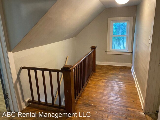 Building Photo - 3 br, 1 bath House - 312 Superior St