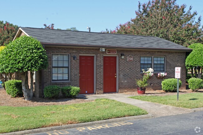 Building Photo - The Flats at Salem