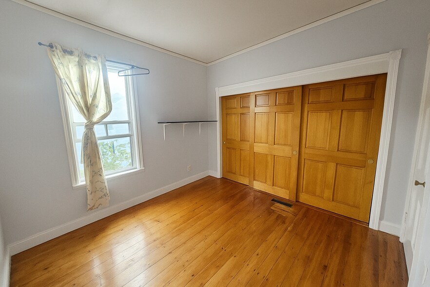 Building Photo - 8 Randall St