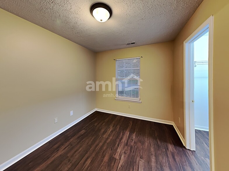 Building Photo - 894 Windsor Ln