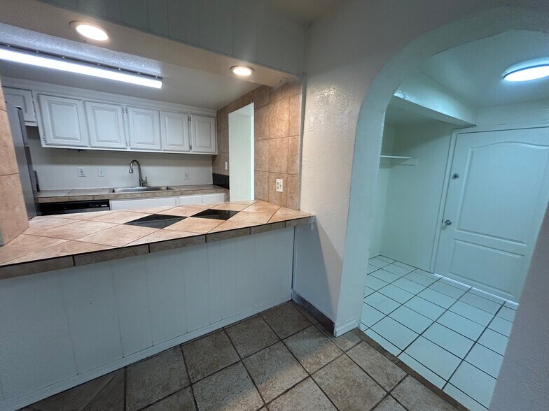 Building Photo - 3062 N 42nd Ave