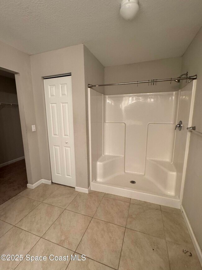 Building Photo - 3925 SW Laffite St