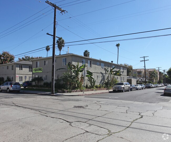 Primary Photo - 6860 De Longpre Ave