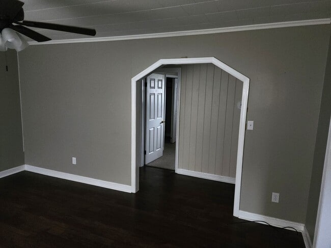 Building Photo - 3 bed 1 bath Brick Racher