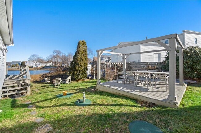 Building Photo - 15 Cedar Ave