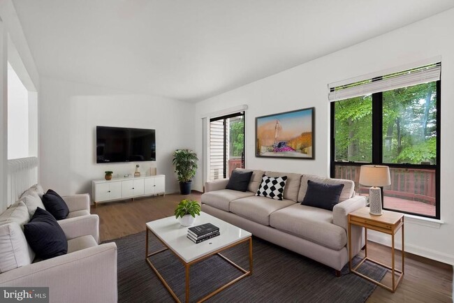 Building Photo - 6633 Westbury Oaks Ct