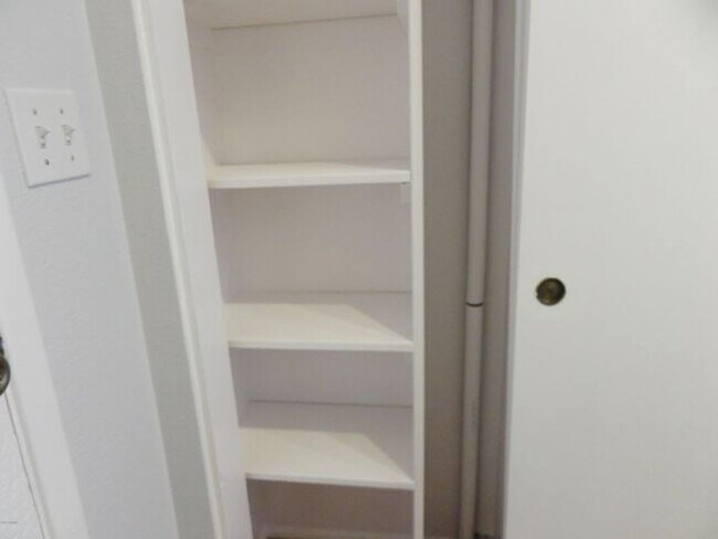 Building Photo - 2 BDRM TWNHSE AT POINTE TAPATIO