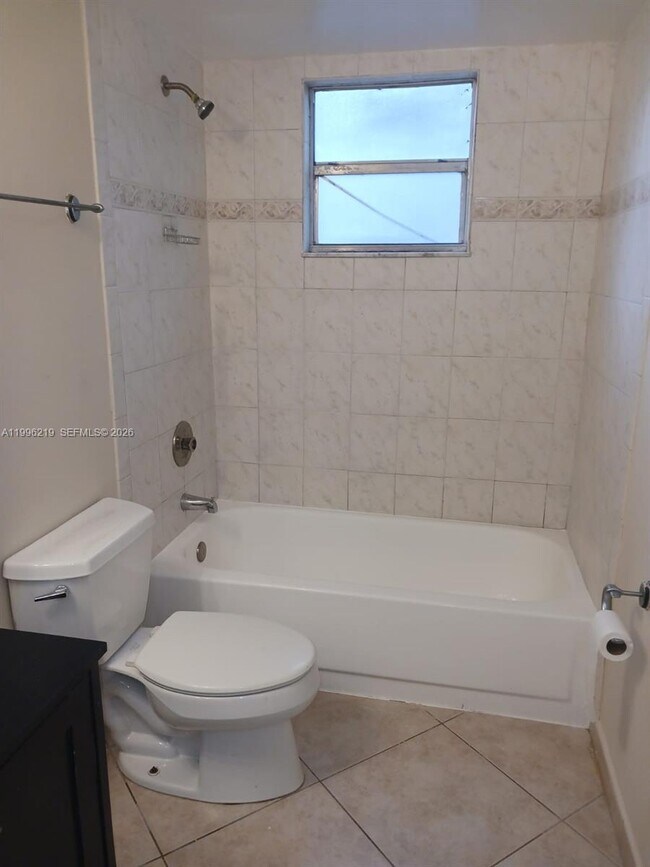 Building Photo - 300 Gardens Dr