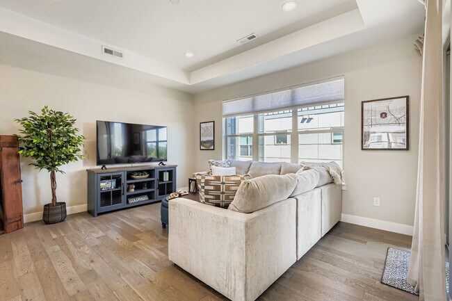 Primary Photo - 5372 Allison St