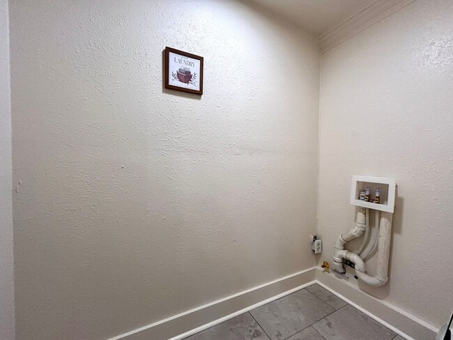 Building Photo - Three Bedroom Home in Muskegon