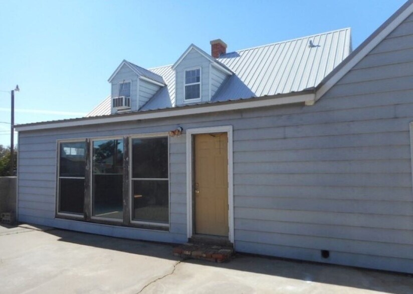 Building Photo - 512 N Alice Ave