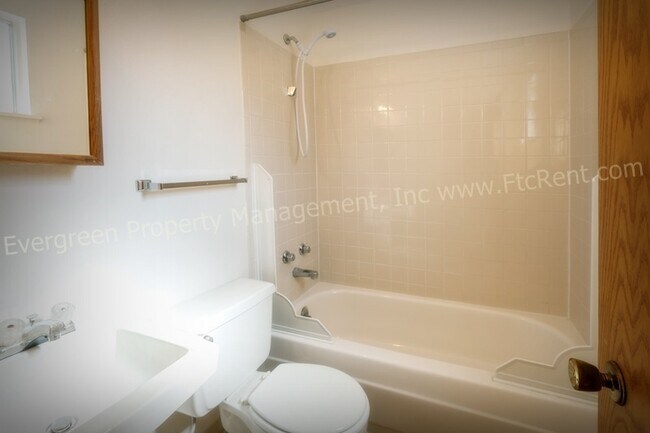 Building Photo - 2008 W Plum St