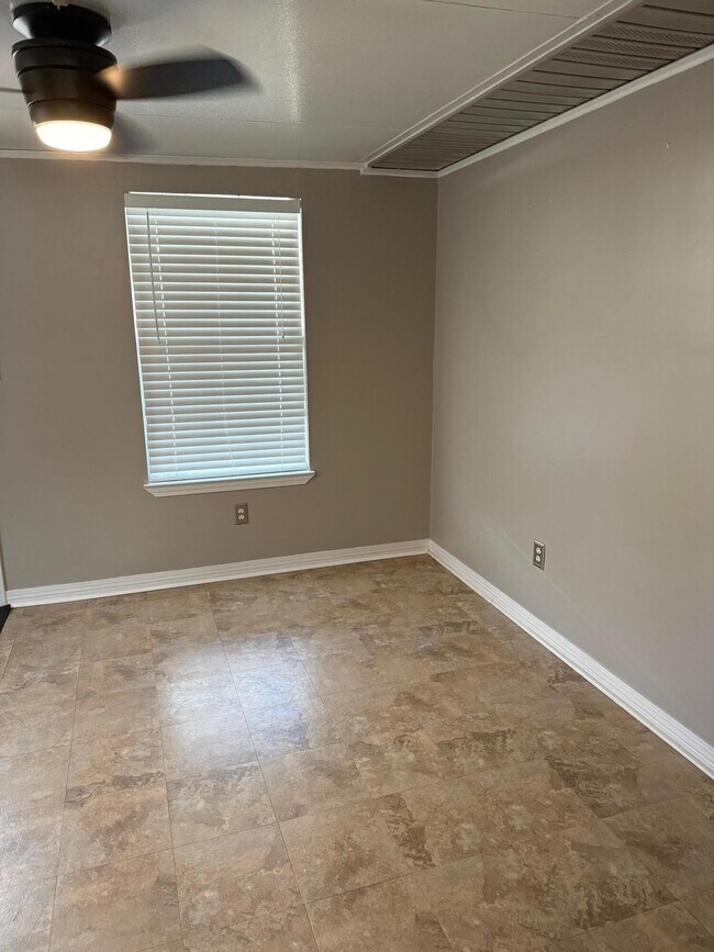 Building Photo - 38 Ruby Cir