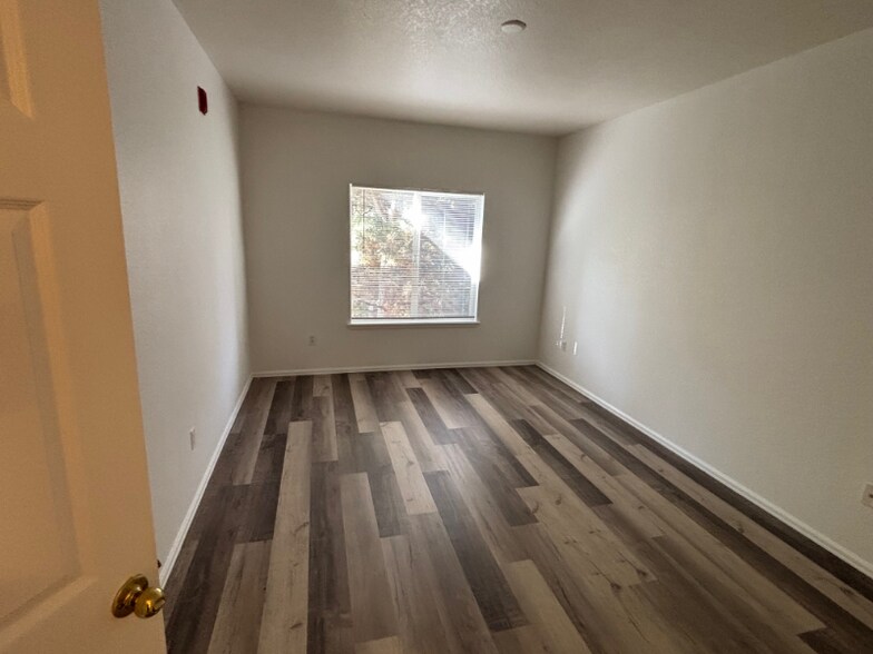 Building Photo - 912 S Yampa St