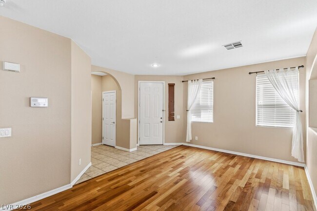 Building Photo - 527 Newberry Springs Dr