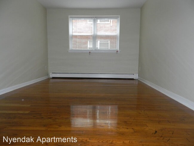 Building Photo - 151 Lincoln Ave