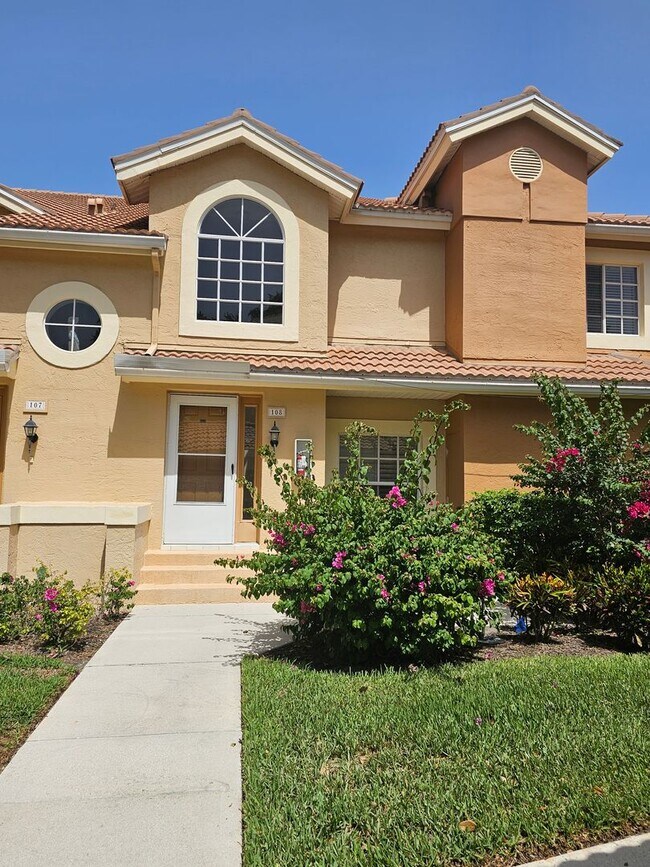 Building Photo - Available at a discounted rate - Furnished 3BR/2BA second floor condo in Worthington!