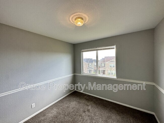 Building Photo - 1214 S Zeno Way