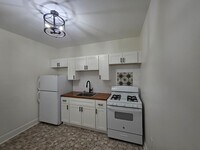 Building Photo - 124 Dawes Ave