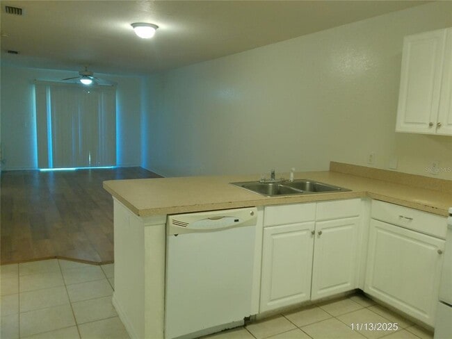 Building Photo - 949 Fox Lake Dr