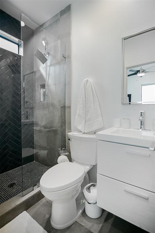 Building Photo - 511 Memorial Heights Dr
