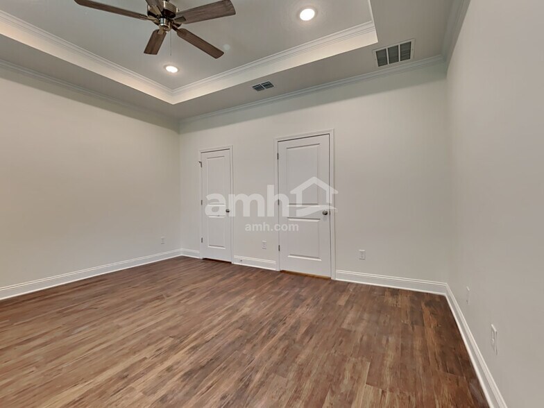 Building Photo - 558 Onate Cir