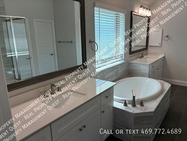 Building Photo - 1862 Silver Birch Rd