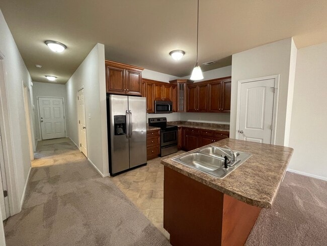 Building Photo - Low Maintenance, 2 Bedroom, 2 Bath Townhom...