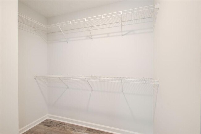 Building Photo - 2470 Stonegate Dr