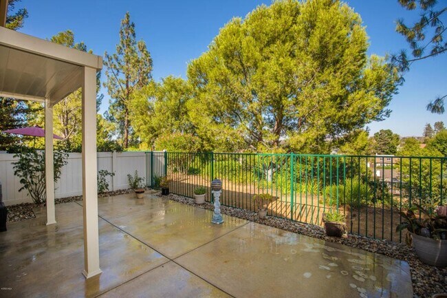 Building Photo - Modern Comfort Meets Tranquil Living in Newbury Park