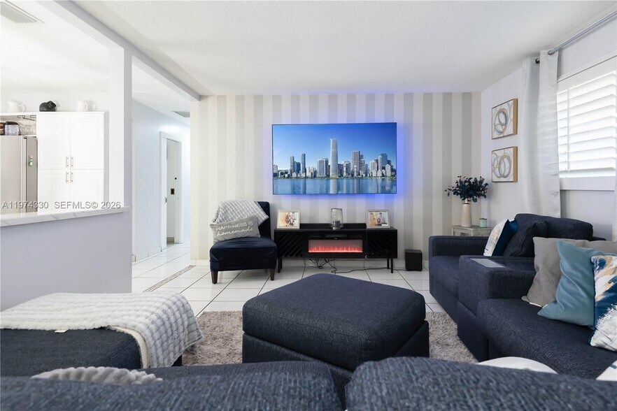 Building Photo - 5640 Hayes St