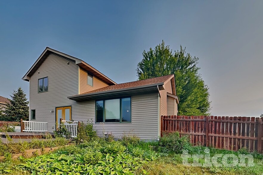 Building Photo - 10527 61st Pl