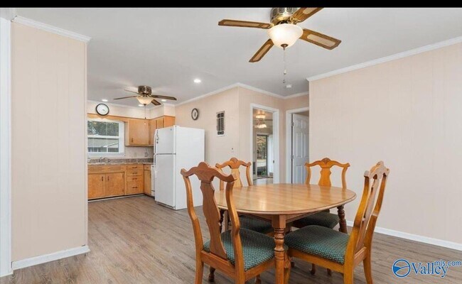 Building Photo - 3809 Saturn Dr SW