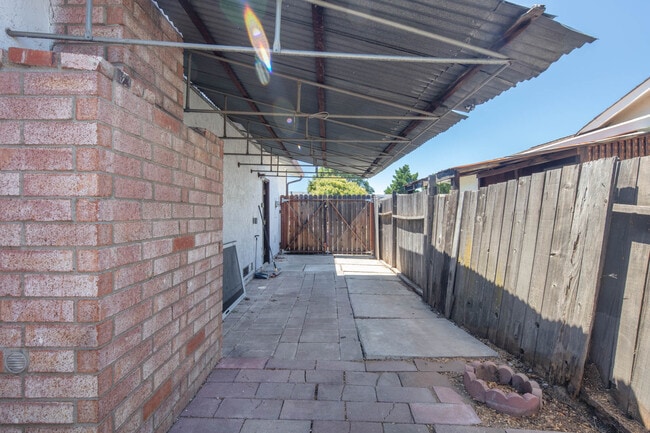 Building Photo - 2225 Mt Whitney Dr