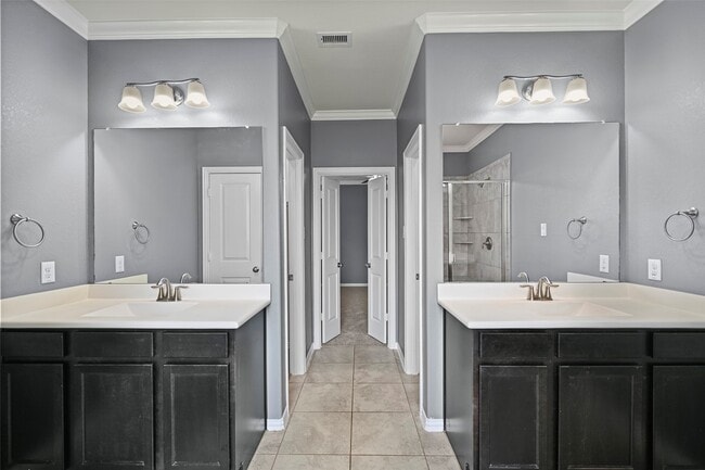 Building Photo - 2411 Lowndes Point