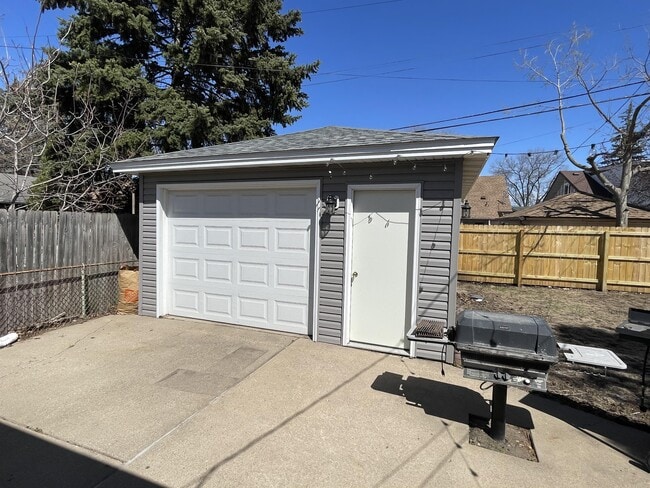 Building Photo - 2735 Marshall St NE