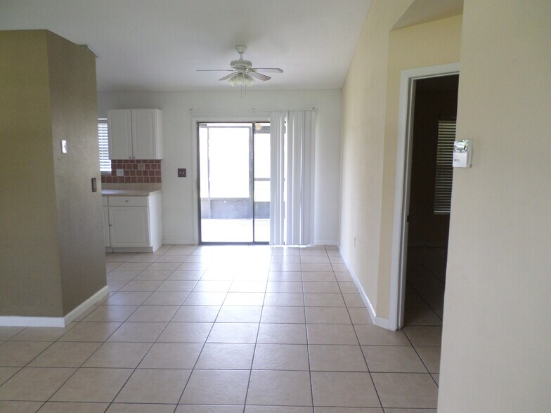 Building Photo - 658 Dromedary Ct