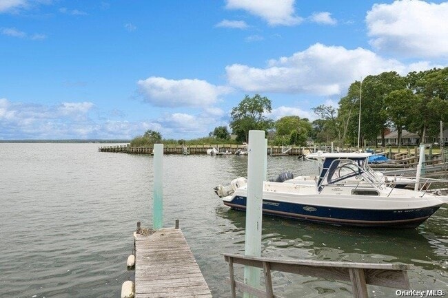 Building Photo - 5 Leafy Way