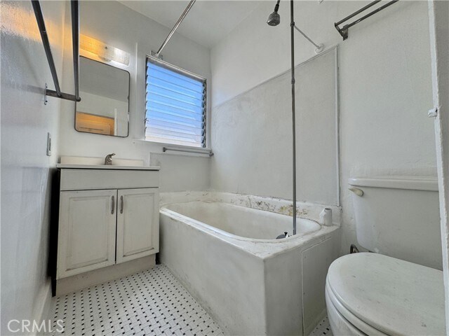 Building Photo - 1714 Gillette Crescent