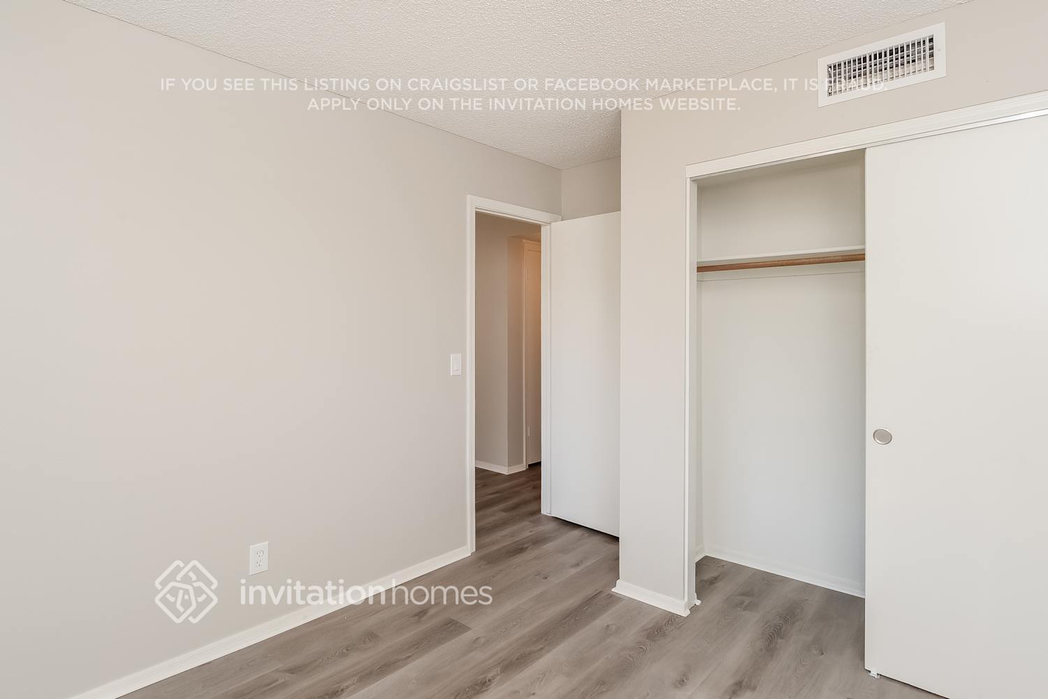 Building Photo - 921 S Val Vista Dr