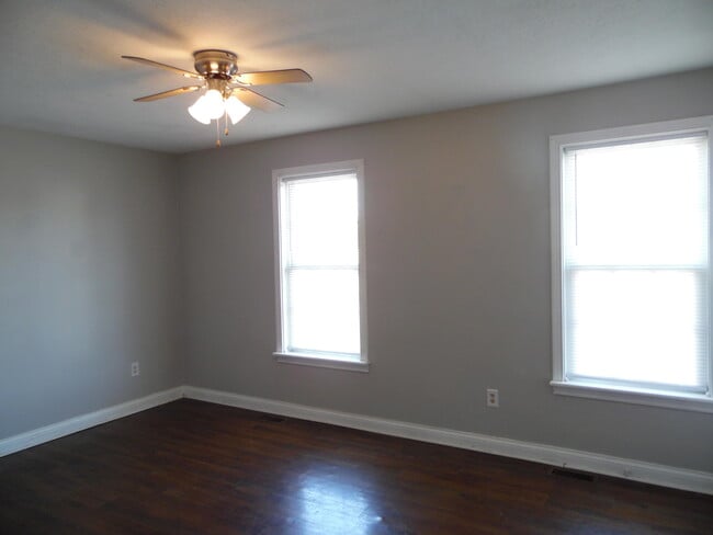 Building Photo - 925 Altamont Ct