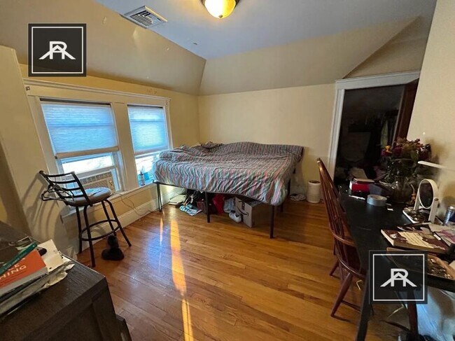 Building Photo - 4 bedroom in Newton MA 02467