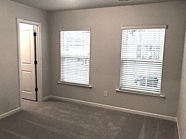 Building Photo - 518 Bush Dr